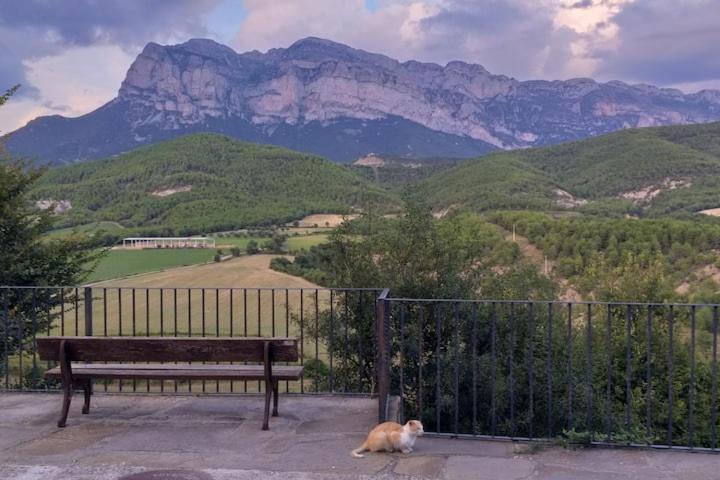 شقة Preciosas Vistas A La Montana, Luminoso Y Acogedor El Pueyo de Araguás المظهر الخارجي الصورة